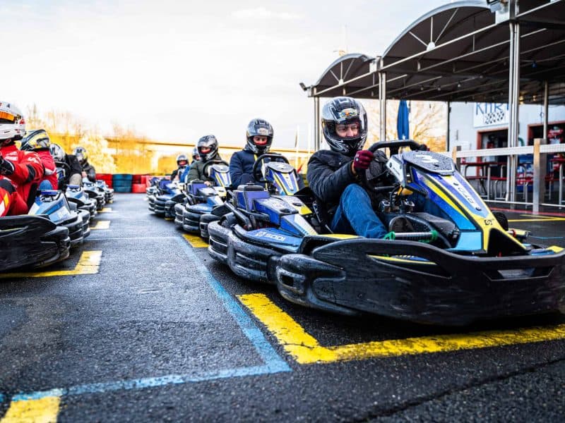 Das Team von TTL Network beim Gokart-Event auf der Outdoor-Kartbahn in Kirchlengern